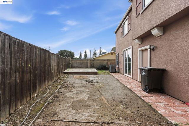 1405 Cat Tail Dr, Stockton, CA 95204