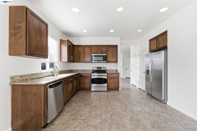 1405 Cat Tail Dr, Stockton, CA 95204