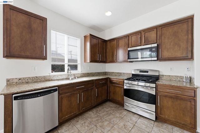 1405 Cat Tail Dr, Stockton, CA 95204