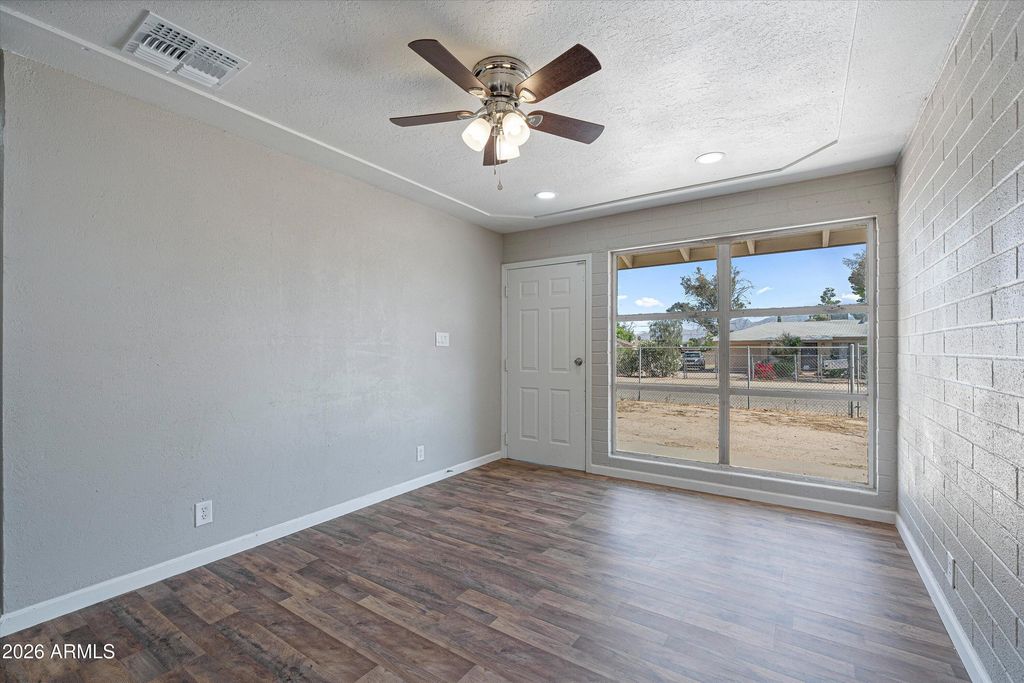 Image 4 of property listing at 5618 E 31ST Street, Tucson, AZ 85711