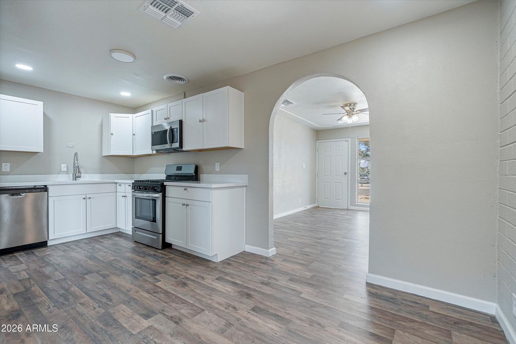Image 5 of property listing at 5618 E 31ST Street, Tucson, AZ 85711