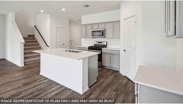 16470 Pinebrook Leaf Lane, Magnolia, TX 77355