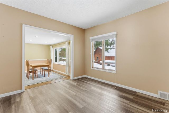 6290 Briggs Lake Drive, Brighton, MI 48116