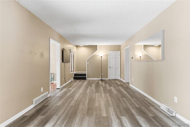 6290 Briggs Lake Drive, Brighton, MI 48116