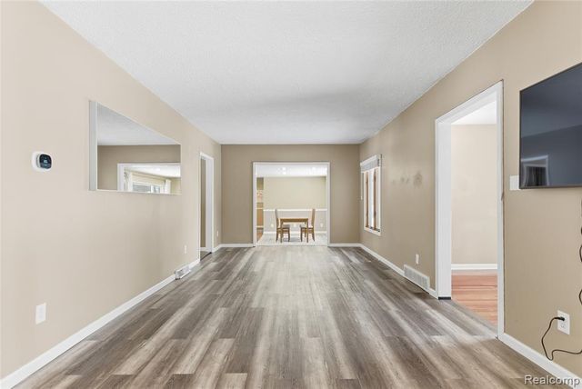 6290 Briggs Lake Drive, Brighton, MI 48116