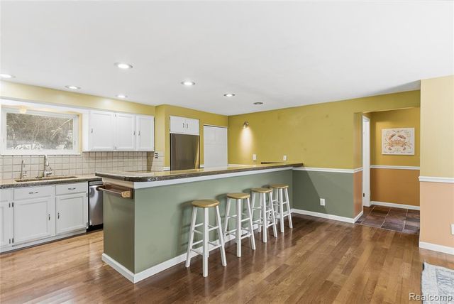 6290 Briggs Lake Drive, Brighton, MI 48116