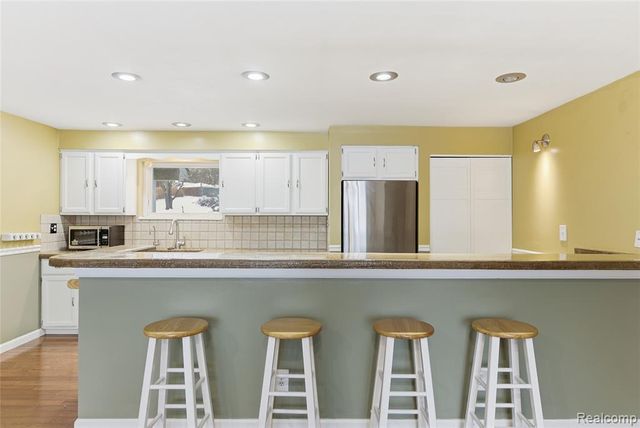 6290 Briggs Lake Drive, Brighton, MI 48116