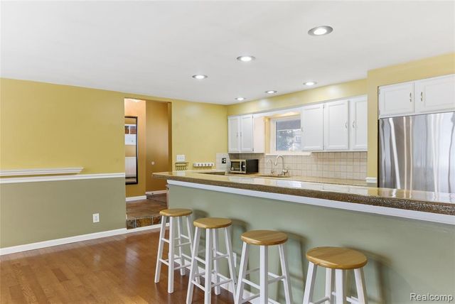 6290 Briggs Lake Drive, Brighton, MI 48116