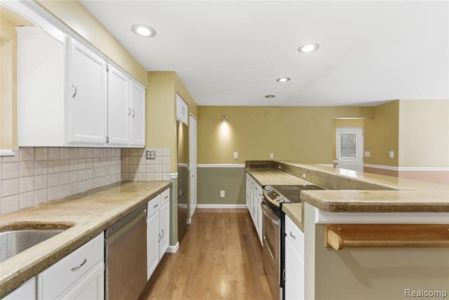 6290 Briggs Lake Drive, Brighton, MI 48116