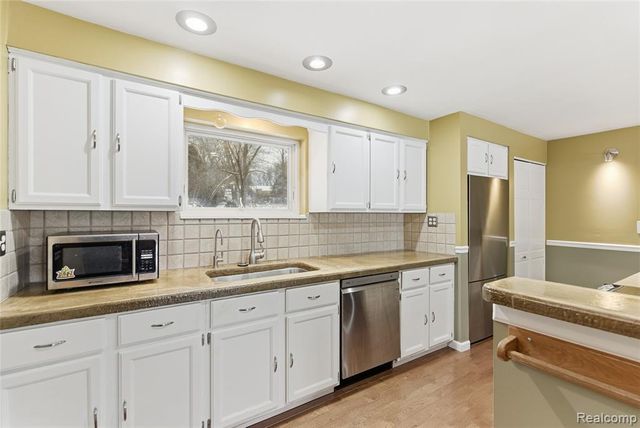 6290 Briggs Lake Drive, Brighton, MI 48116