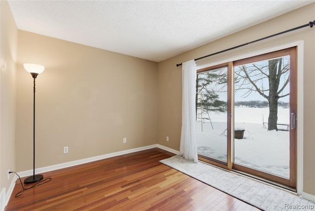 6290 Briggs Lake Drive, Brighton, MI 48116