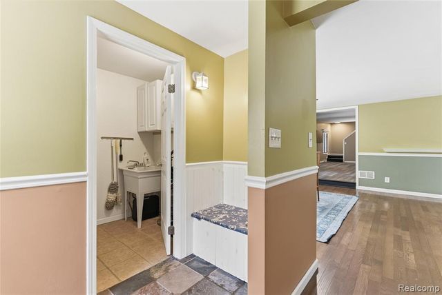 6290 Briggs Lake Drive, Brighton, MI 48116