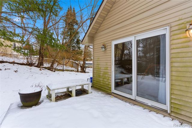 6290 Briggs Lake Drive, Brighton, MI 48116