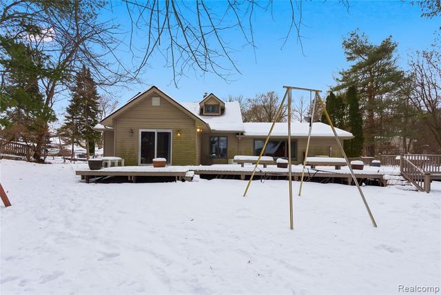 6290 Briggs Lake Drive, Brighton, MI 48116