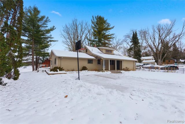 6290 Briggs Lake Drive, Brighton, MI 48116