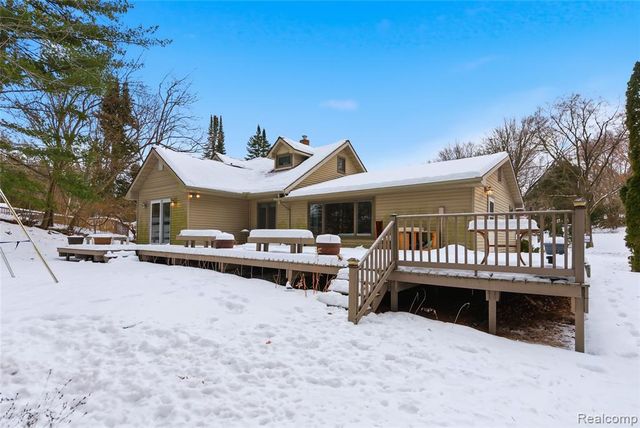 6290 Briggs Lake Drive, Brighton, MI 48116