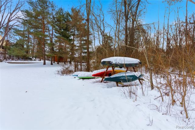 6290 Briggs Lake Drive, Brighton, MI 48116