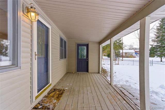 6290 Briggs Lake Drive, Brighton, MI 48116