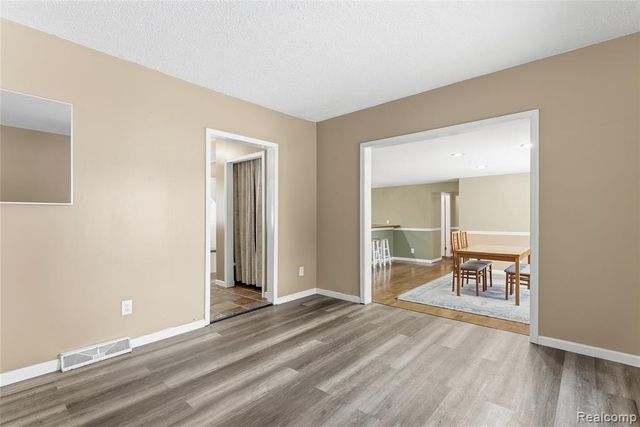 6290 Briggs Lake Drive, Brighton, MI 48116