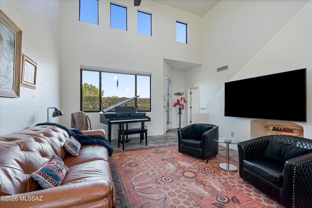 49 S Crown Plaza, Vail, AZ 85641