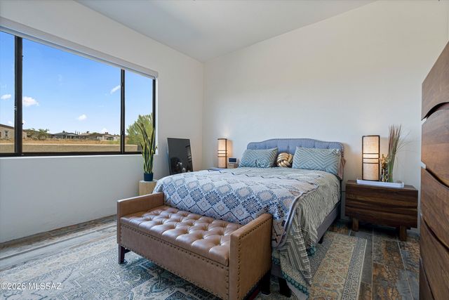 49 S Crown Plaza, Vail, AZ 85641