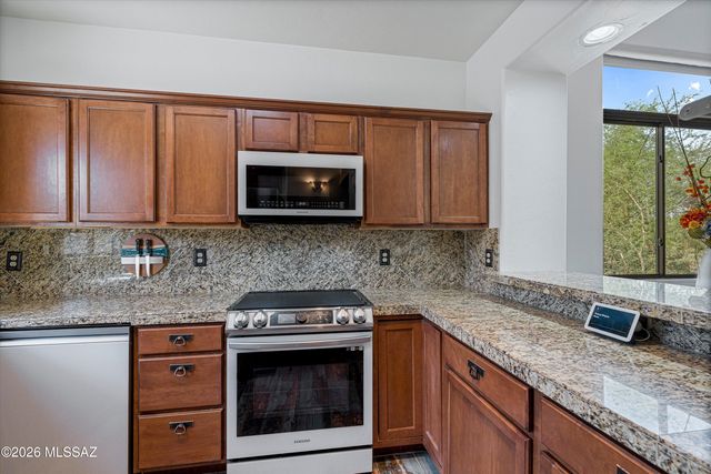 49 S Crown Plaza, Vail, AZ 85641