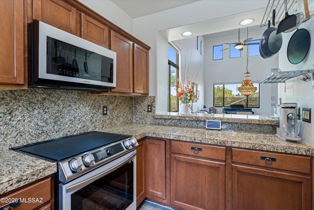 49 S Crown Plaza, Vail, AZ 85641