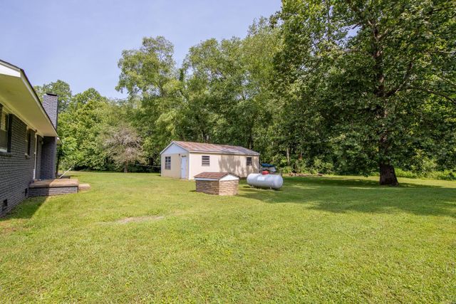 5011 SUNNY ACRES DR, Waynesboro, TN 38485