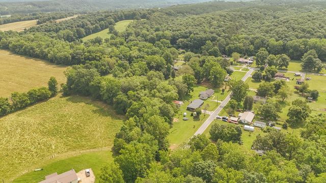 5011 SUNNY ACRES DR, Waynesboro, TN 38485