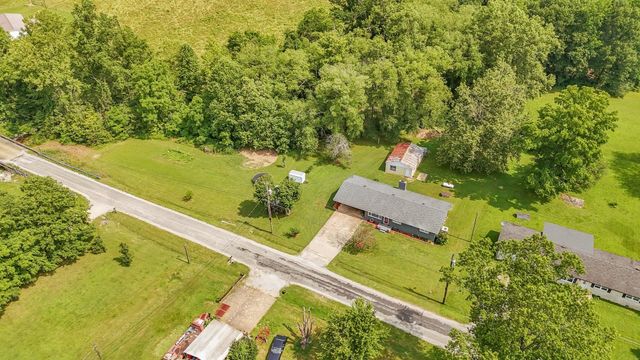 5011 SUNNY ACRES DR, Waynesboro, TN 38485