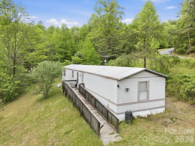 4105 Pinnacle Mountain Road, Zirconia, NC 28790