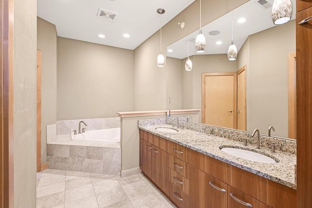 7513 W Tuckaway Pines CIRCLE, Franklin, WI 53132