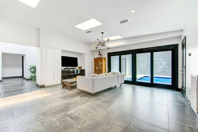331 Gershwin Drive, Houston, TX 77079