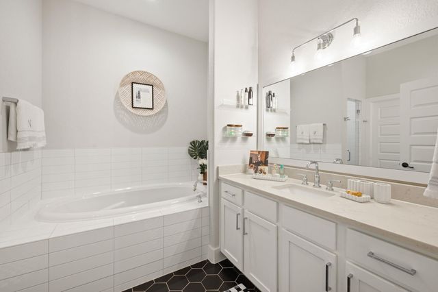 20102 Coolidge LN, Lago Vista, TX 78645