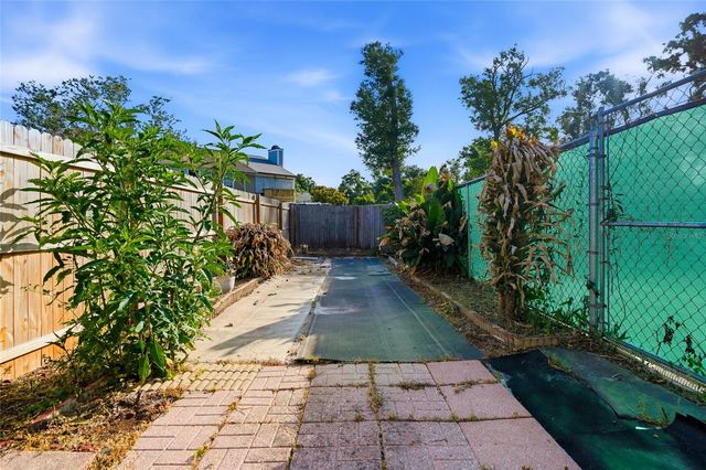 6258 OAK CLUSTER CIR, Tampa, FL 33634