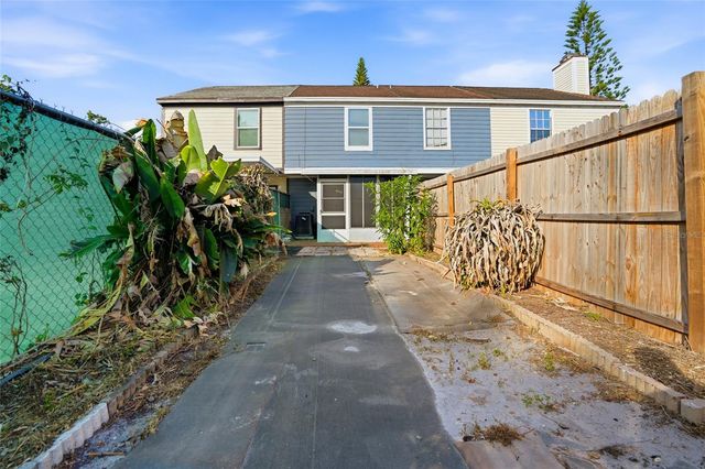 6258 OAK CLUSTER CIR, Tampa, FL 33634