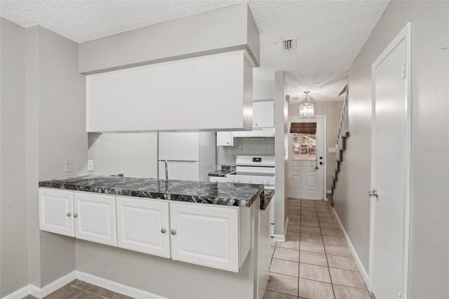 6258 OAK CLUSTER CIR, Tampa, FL 33634