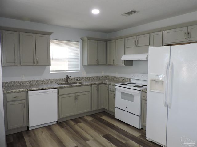 526 Briarwood Dr, Pensacola, FL 32506