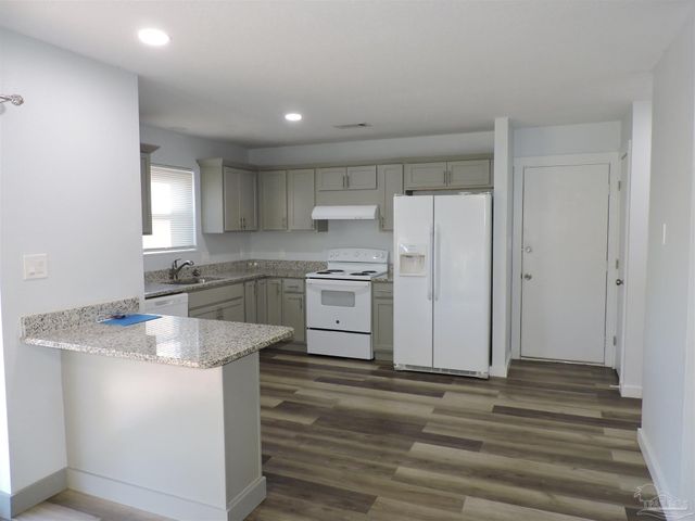 526 Briarwood Dr, Pensacola, FL 32506