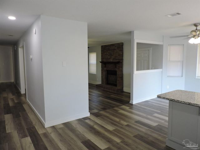 526 Briarwood Dr, Pensacola, FL 32506