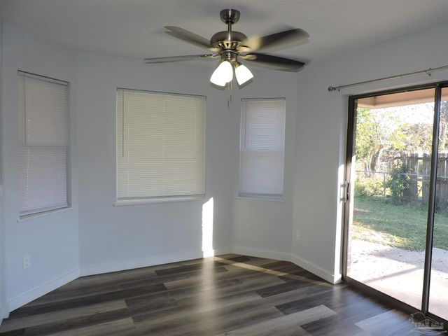 526 Briarwood Dr, Pensacola, FL 32506