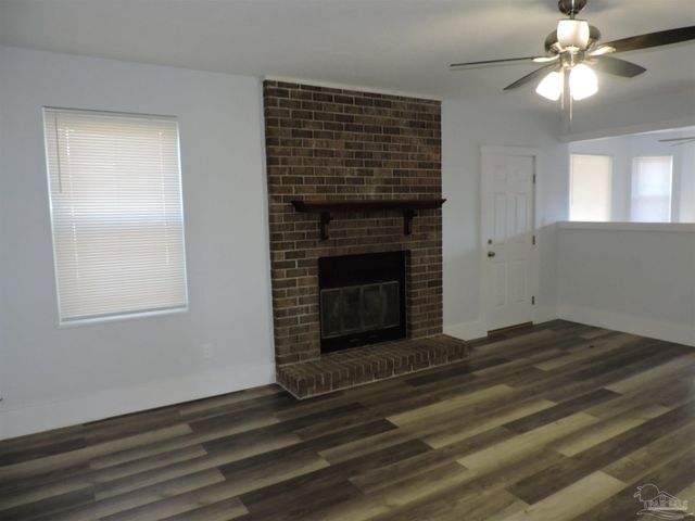 526 Briarwood Dr, Pensacola, FL 32506