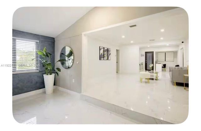 1301 NW 99th St A, Miami, FL 33147