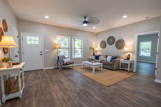 413 Market St, Waynesboro, TN 38485