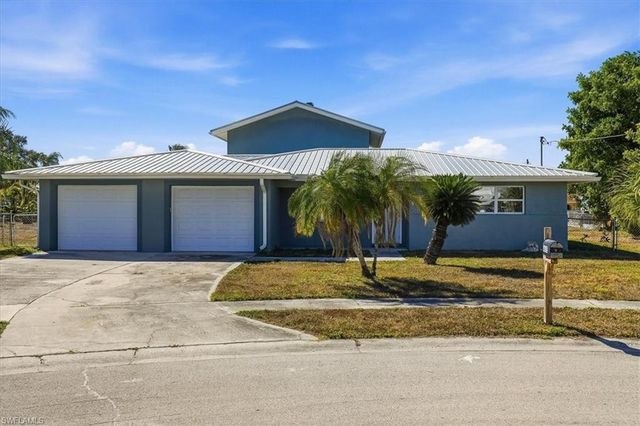 4635 Rockwood CIR, North Fort Myers, FL 33903