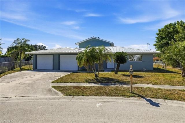 4635 Rockwood CIR, North Fort Myers, FL 33903