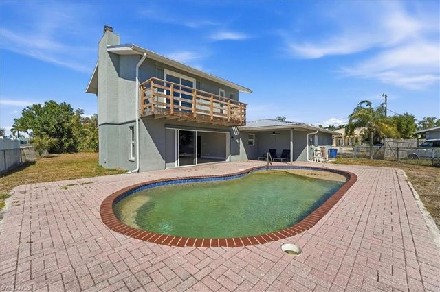 4635 Rockwood CIR, North Fort Myers, FL 33903