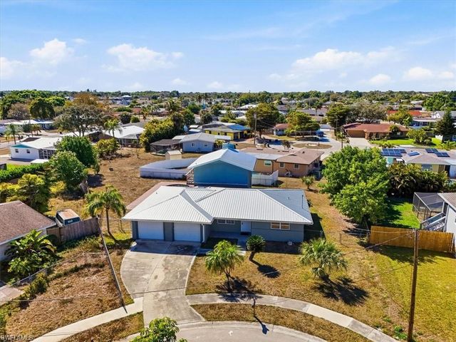 4635 Rockwood CIR, North Fort Myers, FL 33903