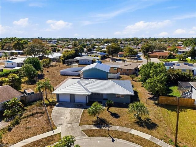 4635 Rockwood CIR, North Fort Myers, FL 33903