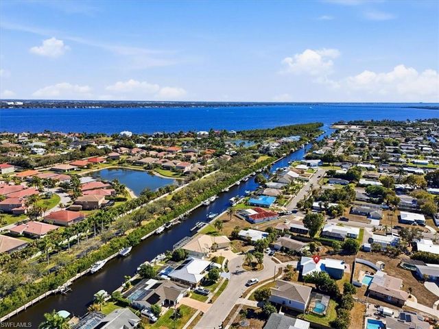 4635 Rockwood CIR, North Fort Myers, FL 33903